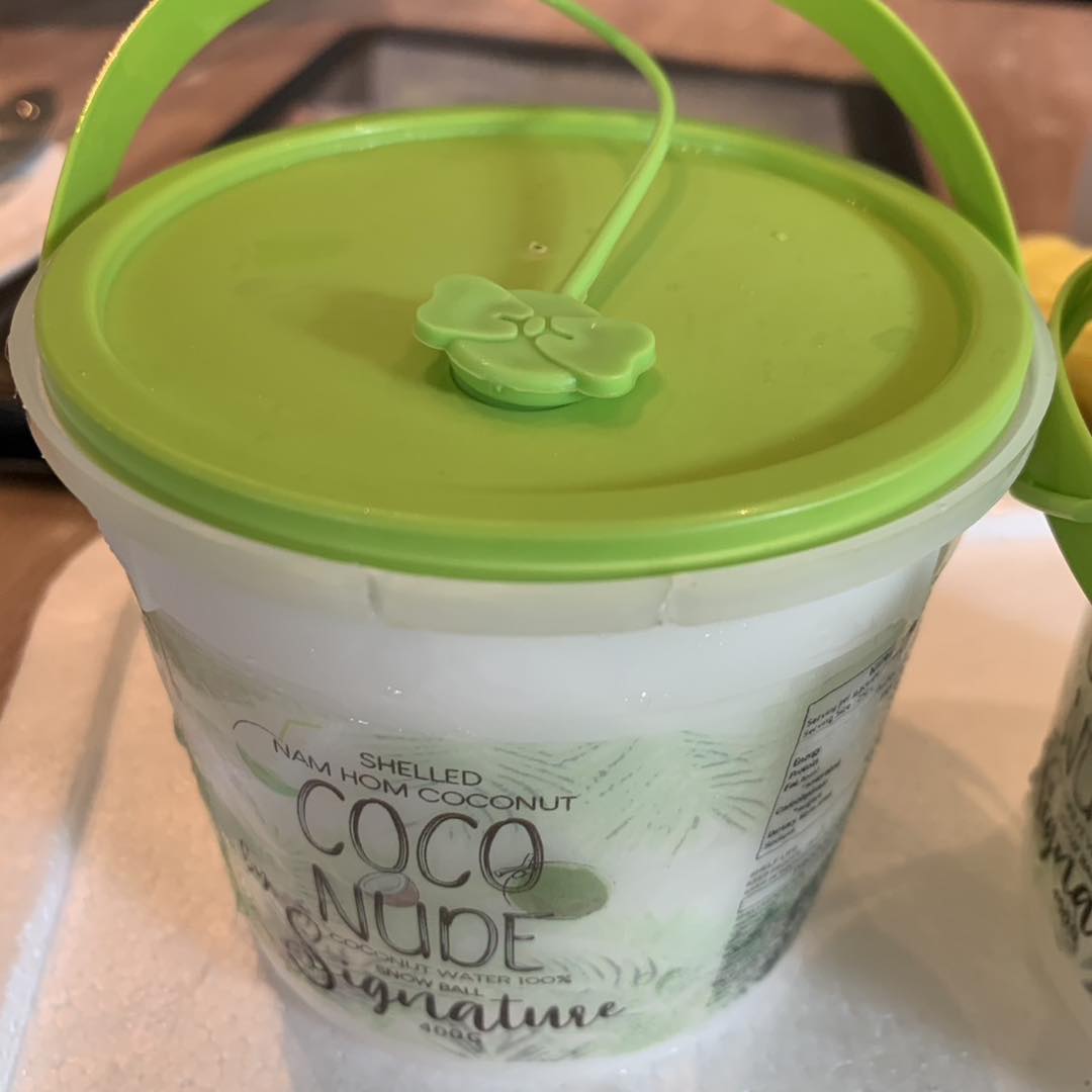 มะพร้าวถอดเสื้อ Coconude - Nam Hom Coconut Snowball
