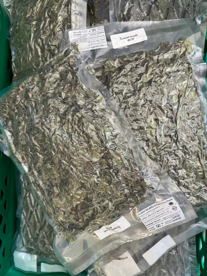ใบกระเพราอบแห้ง 50 ก Dried Holy Basil 50 g